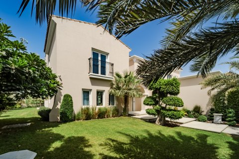 Villa zum Verkauf in Dubai, VAE 6 Schlafzimmer, 486 m2 Nr. 760967 - Foto 3