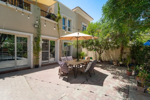 Ridamaja asukohaga Discovery Gardens, Dubai, AÜE: 3 magamistoaga, 238 m² Nr 760966