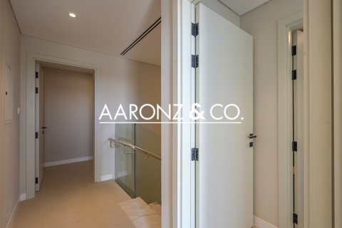 Apartamento en venta en Rukan, Dubai, EAU 3 dormitorios, 131 m2 № 670570 - foto 11