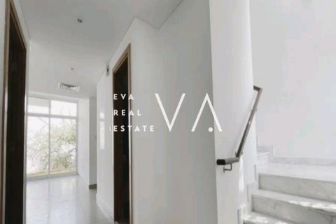 Townhouse in Dubai, UAE 3 bedrooms, 210.51 sq.m. № 637750 - photo 4