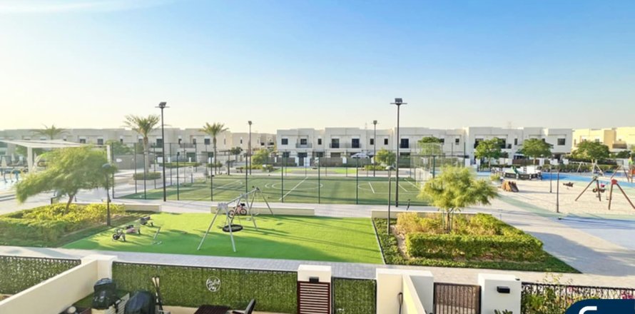 Huvila Town Square, Dubai, Arabiemiraatit 3 makuuhuonetta, 204 m2 № 671470