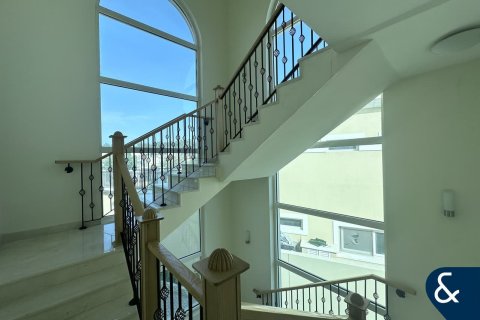 Villa sa Jumeirah Park, Dubai, UAE 4 silid-tulugan, 611 sq.m. № 671467 - larawan 11