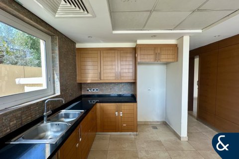 Villa sa Jumeirah Park, Dubai, UAE 4 silid-tulugan, 611 sq.m. № 671467 - larawan 9