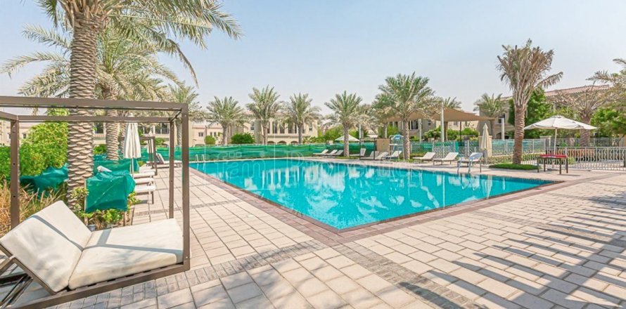 Vilë në Dubai, Emiratet e Bashkuara Arabe 3 dhoma gjumi, 186.3 m2. № 635718