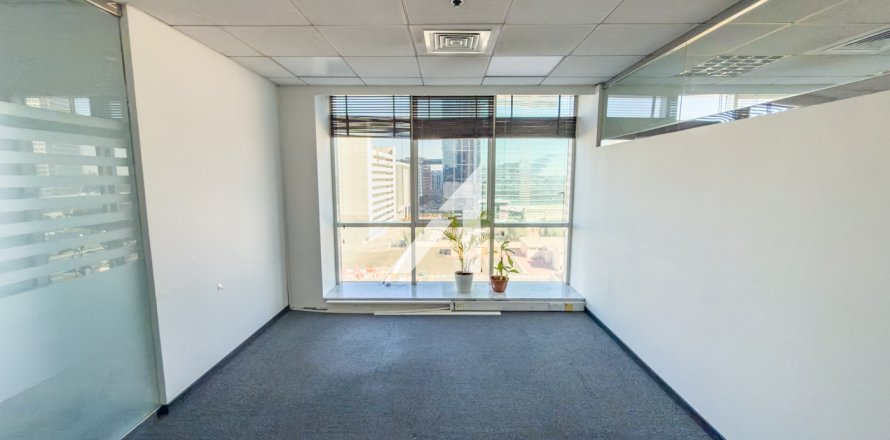 Dubai、UAEにあるオフィス 106.8 m2 No670211