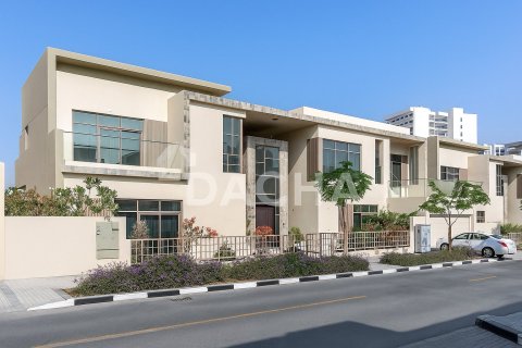 Villa en Al Furjan, Dubai, EAU 5 dormitorios, 600 m² № 707229