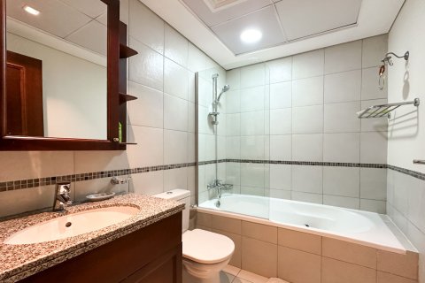 Apartment in The Views, Dubai, UAE 2 bedrooms, 121.8 sq.m. № 750417 - photo 13