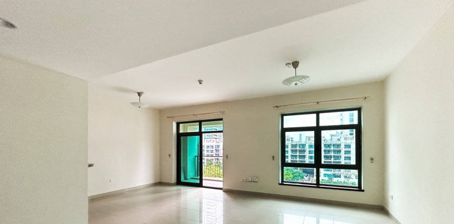 Apartment in The Views, Dubai, UAE 2 bedrooms, 121.8 sq.m. № 750417