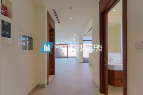 Abu Dhabi, UAE의 임대용 타운하우스 침실 2개, 126.6제곱미터 번호 687769 - 사진 13