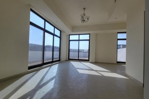 Villa in Al Barsha, Dubai, UAE 4 bedrooms, 553.78 sq.m. № 637594 - photo 8