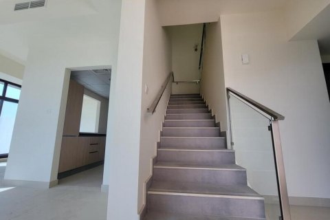 Villa in Al Barsha, Dubai, UAE 4 bedrooms, 553.78 sq.m. № 637594 - photo 6