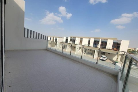 Villa in Al Barsha, Dubai, UAE 4 bedrooms, 553.78 sq.m. № 637594 - photo 22