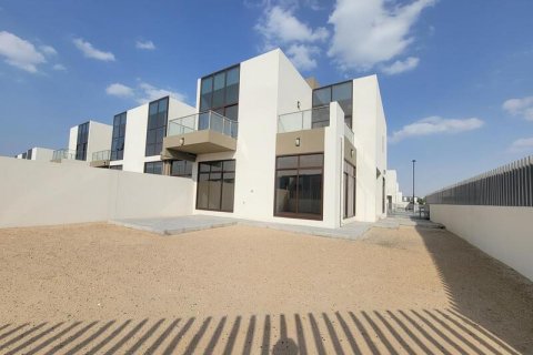 Villa in Al Barsha, Dubai, UAE 4 bedrooms, 553.78 sq.m. № 637594 - photo 1