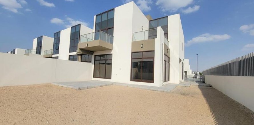 Villa in Al Barsha, Dubai, UAE 4 bedrooms, 553.78 sq.m. № 637594
