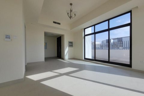Villa in Al Barsha, Dubai, UAE 4 bedrooms, 553.78 sq.m. № 637594 - photo 11