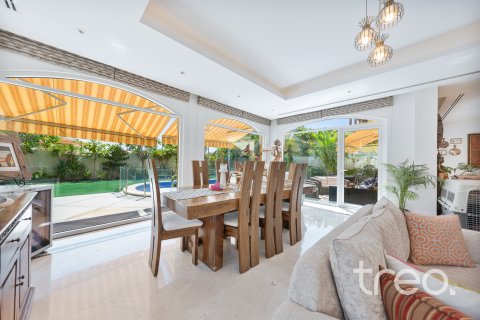 Vila di Jumeirah Park, Dubai, UAE 5 bilik tidur, 757.9 meter persegi № 733443 - foto 8