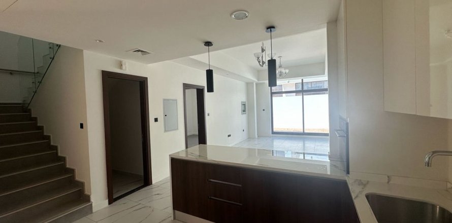 Townhouse in Dubai, UAE 4 bedrooms, 187.1 sq.m. № 711580