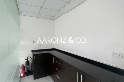 Oficiu de închiriat în Business Bay, Dubai, EAU 95 mp.  №703108 - poză 10