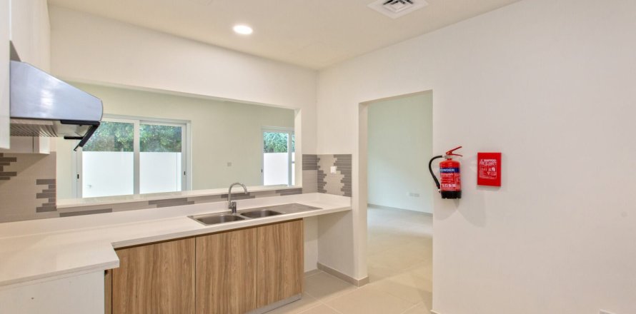 Városi lakóépület itt: Dubai Land, Dubai, EAE, 2 hálószoba, 164 m², azonosító: 702161