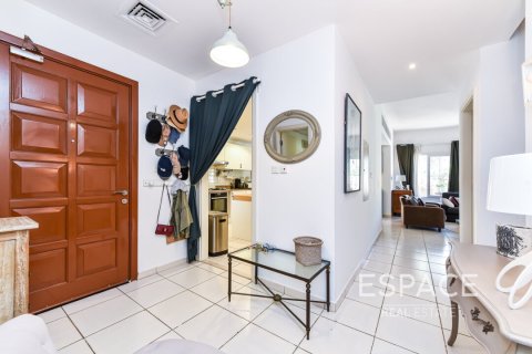 Villa te koop in The Springs, Dubai, VAE 3 slaapkamers, 237 vr.m., nr 649897 - foto 2
