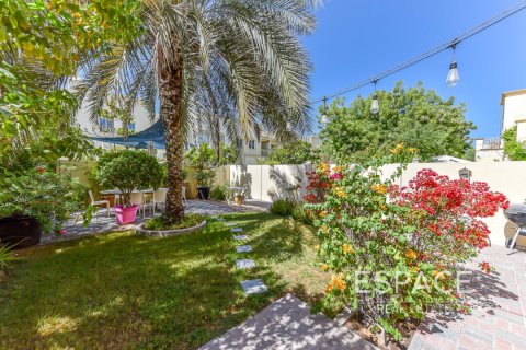 Villa te koop in The Springs, Dubai, VAE 3 slaapkamers, 237 vr.m., nr 649897 - foto 1