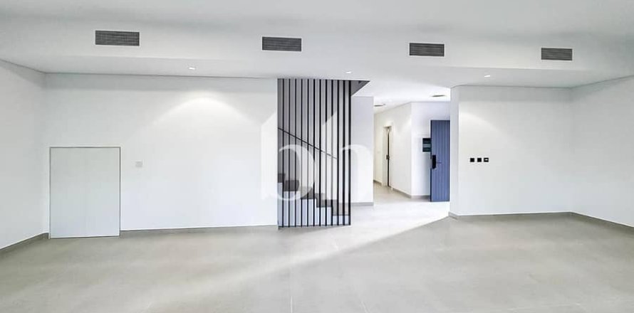 וילה ב Tilal City, Sharjah, איחוד האמירויות 4 חדרי שינה, 388 מ"ר מספר 642900