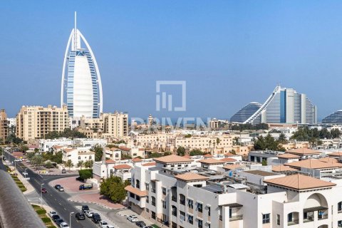 Apartemen di Umm Suqeim, Dubai, UEA 1 kamar tidur, 69.58 m2 nomor 745865 - foto 1