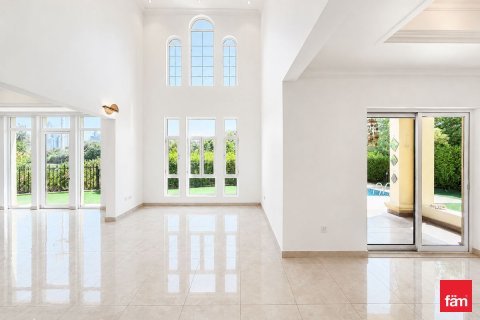 Villa à louer à Jumeirah Islands, Dubai, EAU 4 chambres, 933 m2 № 717919 - photo 2