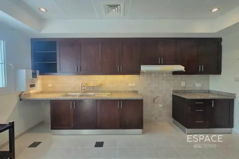 Rijtjeshuis te huur in Arabian Ranches, Dubai, VAE 3 slaapkamers, 234 vr.m., nr 661278 - foto 6