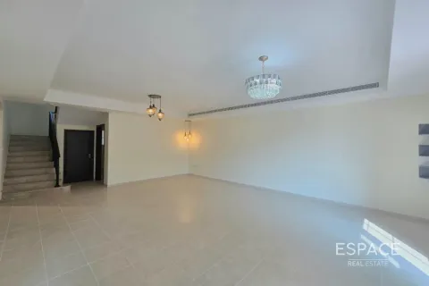 Rijtjeshuis te huur in Arabian Ranches, Dubai, VAE 3 slaapkamers, 234 vr.m., nr 661278 - foto 3