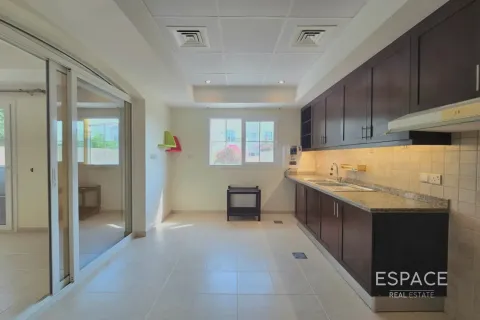 Rijtjeshuis te huur in Arabian Ranches, Dubai, VAE 3 slaapkamers, 234 vr.m., nr 661278 - foto 5