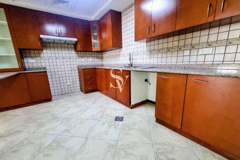 Huoneisto Motor City, Dubai, Arabiemiraatit 2 makuuhuonetta, 183 m2 № 688256 - kuva 16