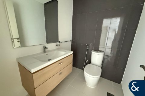 Lägenhet till försäljning i Dubai, UAE 2 sovrum, 158 kvm Nr. 671554 - fotografi 12