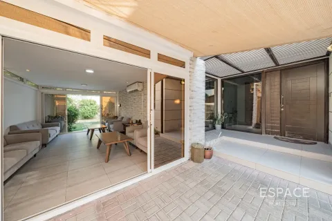 Townhouse in DAMAC Hills (Akoya by DAMAC), Dubai, UAE 4 bedrooms, 297 sq.m. № 661078 - photo 3