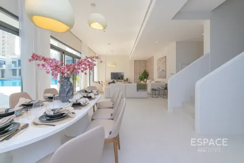 Townhouse in Palm Jumeirah, Dubai, UAE 4 bedrooms, 303 sq.m. № 661079