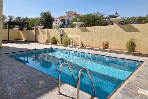 Villa en alquiler en The Villa, Dubai, EAU 4 dormitorios, 570.24 m2 № 745299 - foto 19