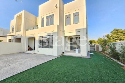 Вилла Рим, Дубай, БАӘ-да 4 жатын бөлмелер, 333 м² № 639100 - фото 1