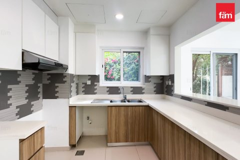 Shtëpi në qytet në Dubai, Emiratet e Bashkuara Arabe 4 dhoma gjumi, 205.6 m2. № 689432 - Foto 6