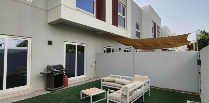 Villa asukohaga Dubai, AÜE: 3 magamistoaga, 160.5 m² Nr 638155