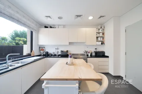 Townhouse in DAMAC Hills (Akoya by DAMAC), Dubai, UAE 4 bedrooms, 311 sq.m. № 661038 - photo 6