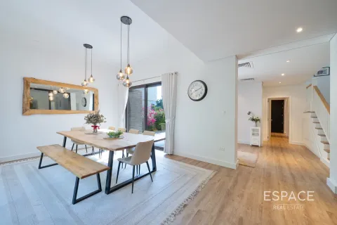 Townhouse in DAMAC Hills (Akoya by DAMAC), Dubai, UAE 4 bedrooms, 311 sq.m. № 661038 - photo 1