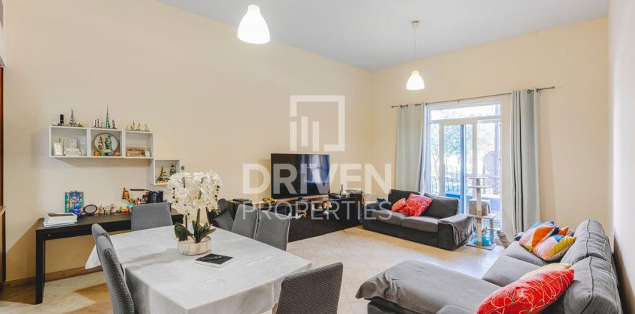 Apartman u gradu Motor City, Dubai, UAE 2 spavaće sobe, 158 m2 Br. 683858