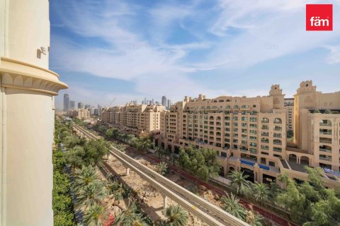 Apartment in Palm Jumeirah, Dubai, UAE 2 bedrooms, 185.2 sq.m. № 701558