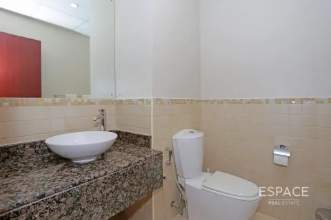 Huoneisto Jumeirah Beach Residence, Dubai, Arabiemiraatit 2 makuuhuonetta, 131 m2 № 649489 - kuva 16