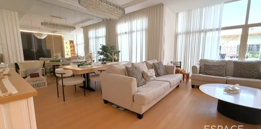 Városi lakóépület itt: Al Furjan, Dubai, EAE, 4 hálószoba, 279 m², azonosító: 649490