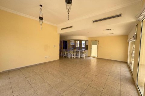 Vilă de închiriat în Al Hamra Village, Ras Al Khaimah, EAU 5 dormitoare, 944.8 mp.  №703172 - poză 9