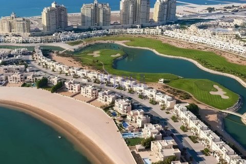 Vilă de închiriat în Al Hamra Village, Ras Al Khaimah, EAU 5 dormitoare, 944.8 mp.  №703172 - poză 1