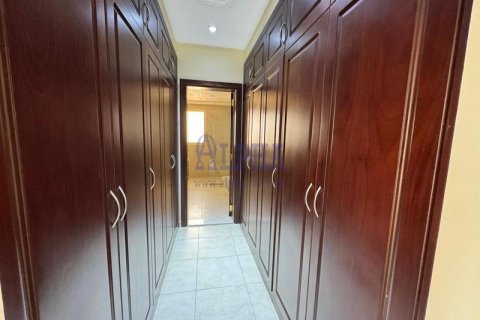 Vilă de închiriat în Al Hamra Village, Ras Al Khaimah, EAU 5 dormitoare, 944.8 mp.  №703172 - poză 18
