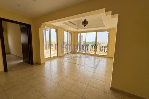 Vilă de închiriat în Al Hamra Village, Ras Al Khaimah, EAU 5 dormitoare, 944.8 mp.  №703172 - poză 13