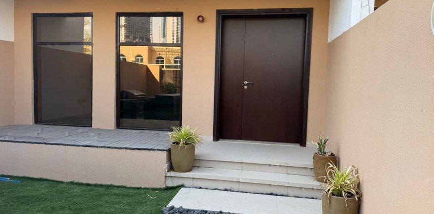 Villa itt: Dubai, EAE, 4 hálószoba, 155.1 m², azonosító: 647626